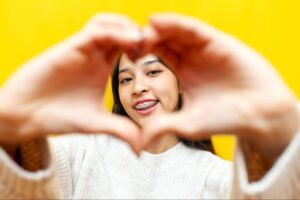 歯科矯正での変化を3ヶ月ごとに解説！実感しやすい人や注意点も紹介